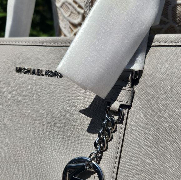Michael Kors Jet Set Tote Light Gray New with tags! - Picture 9 of 13